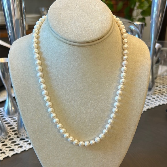 Classic Genuine Pearl Necklace with Lustrous Sheen14/20
